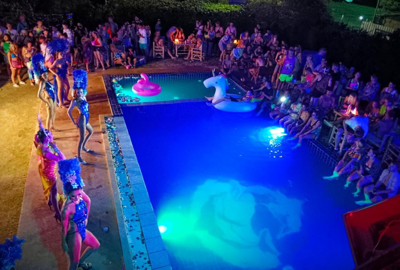 Wet! A Pool Party Hostel By Wild & Wandering Haad Rin Eksteriør billede
